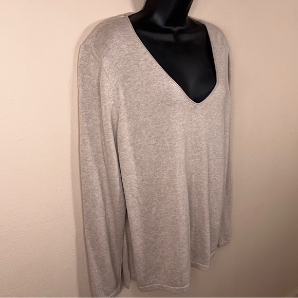 XXL OLD NAVY WOMENS BEIGE KNIT SWEATER LONG SLEEVE VNECK NEUTRAL - Picture 6 of 11